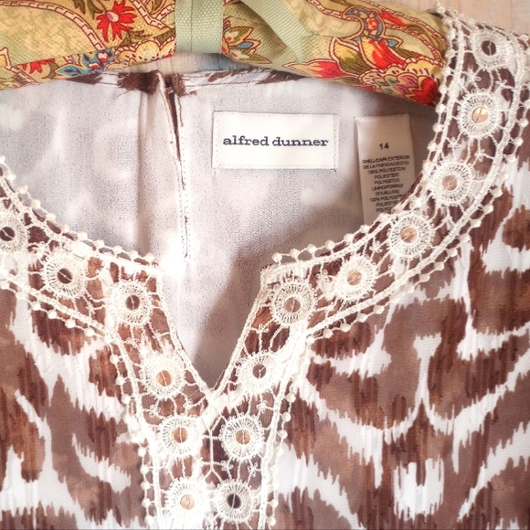 Alfred Dunner Size 14 Brown White Ikat Print shirt top blouse tunic - Picture 2 of 4
